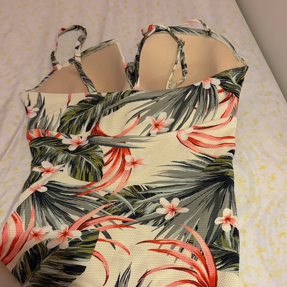 Tropical Floral One-Piece Swimsuit - Picture 6 of 7